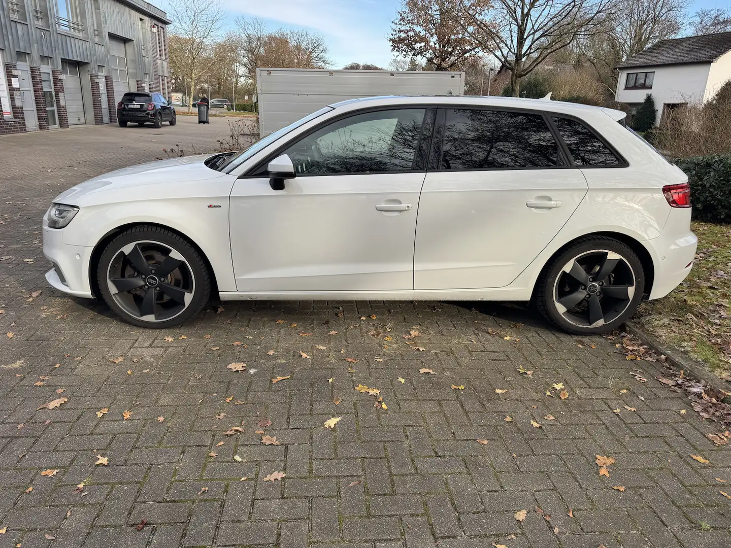 Audi A3 Sportback quattro S-tronic 8V0/8VC Weiß - 2