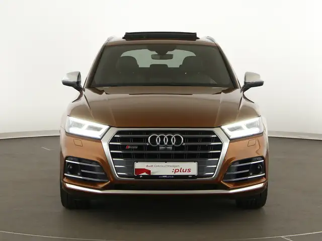 Audi SQ5 view 3