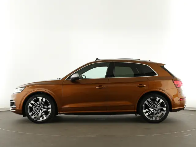 Audi SQ5 view 4