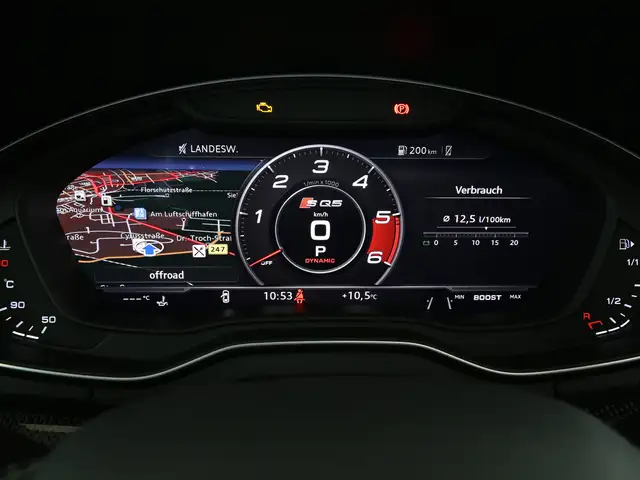 Audi SQ5 view 12