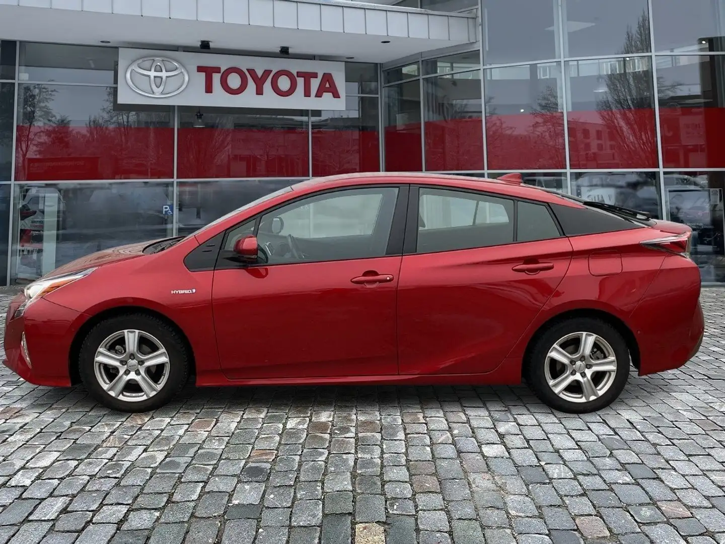 Toyota Prius 1.8 Executive Red - 2