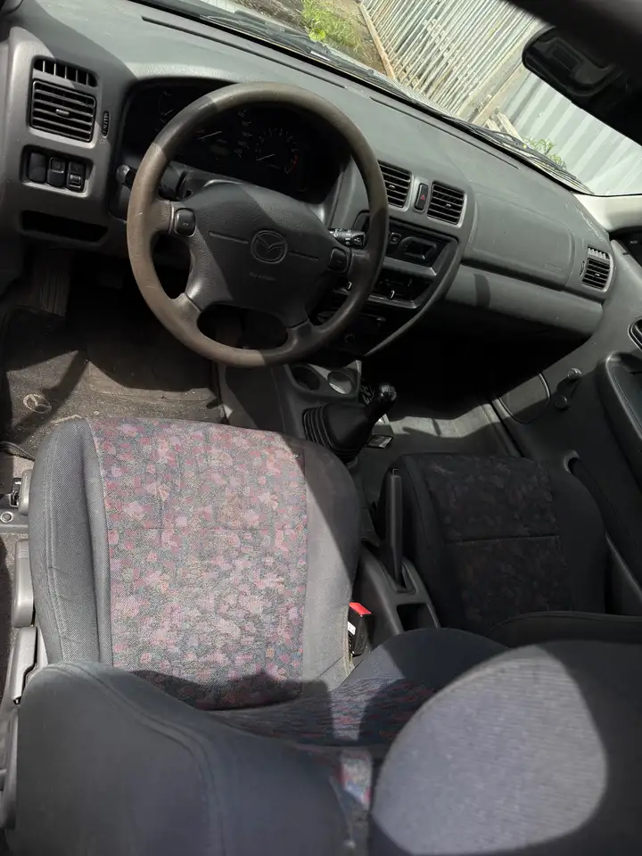 Mazda 323 P 1.4, foto 9