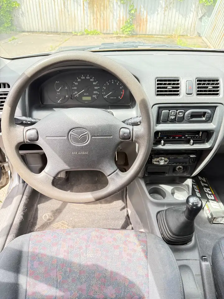 Mazda 323 P 1.4, foto 11