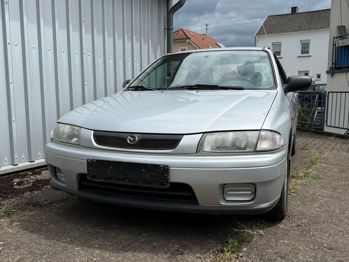 Mazda 323 323 P 1.4 Silber - 1