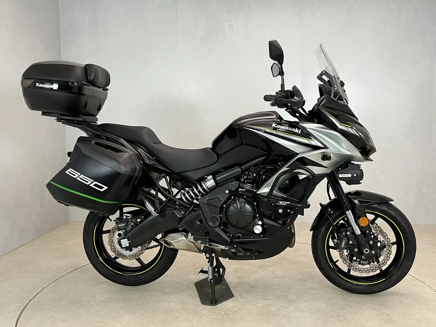 Kawasaki Versys 650 GRAND TOURER Zwart - 1