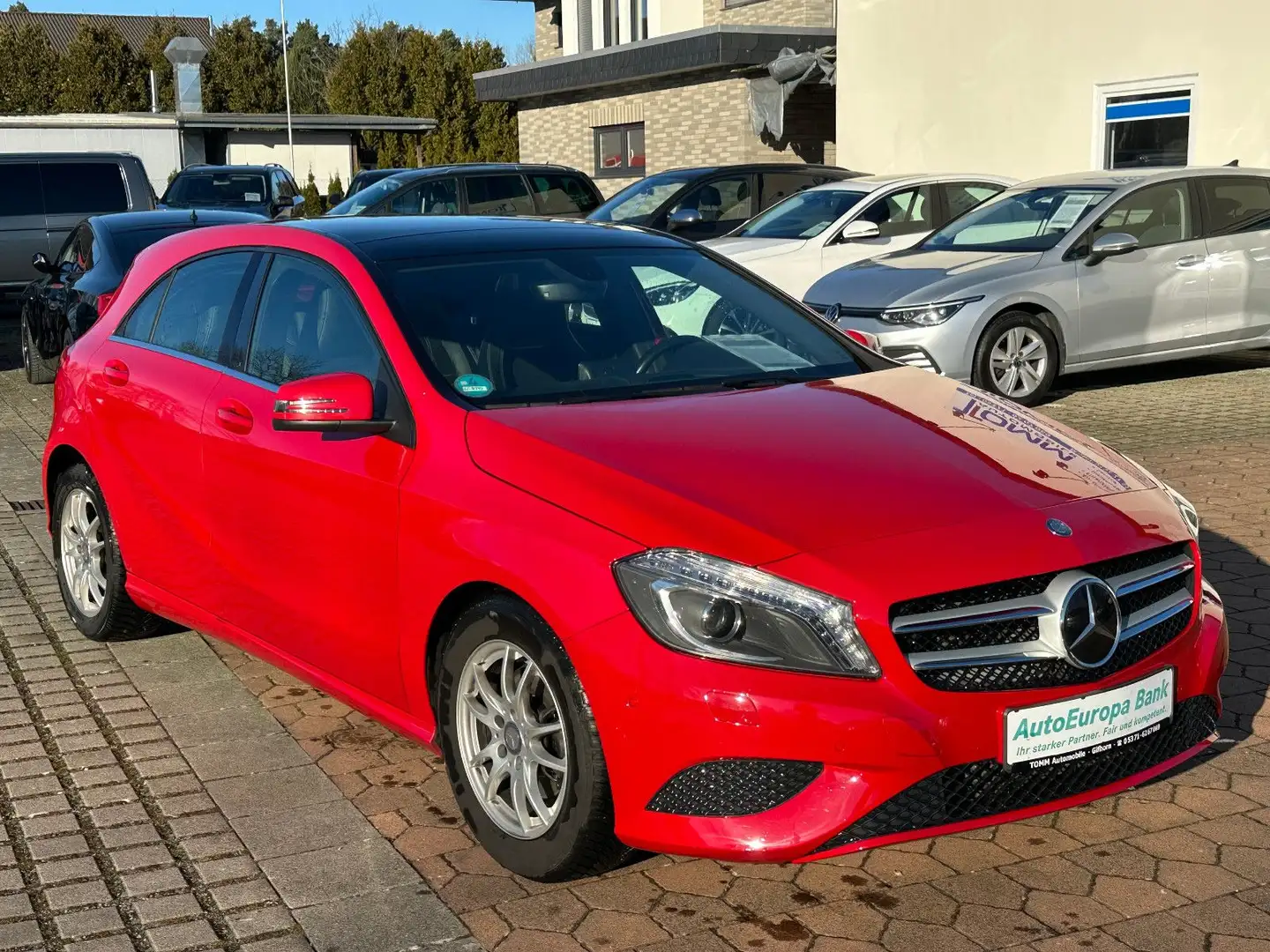 Mercedes-Benz A 200 BlueEfficiency Urban / NAVI / PANORAMA Rot - 2