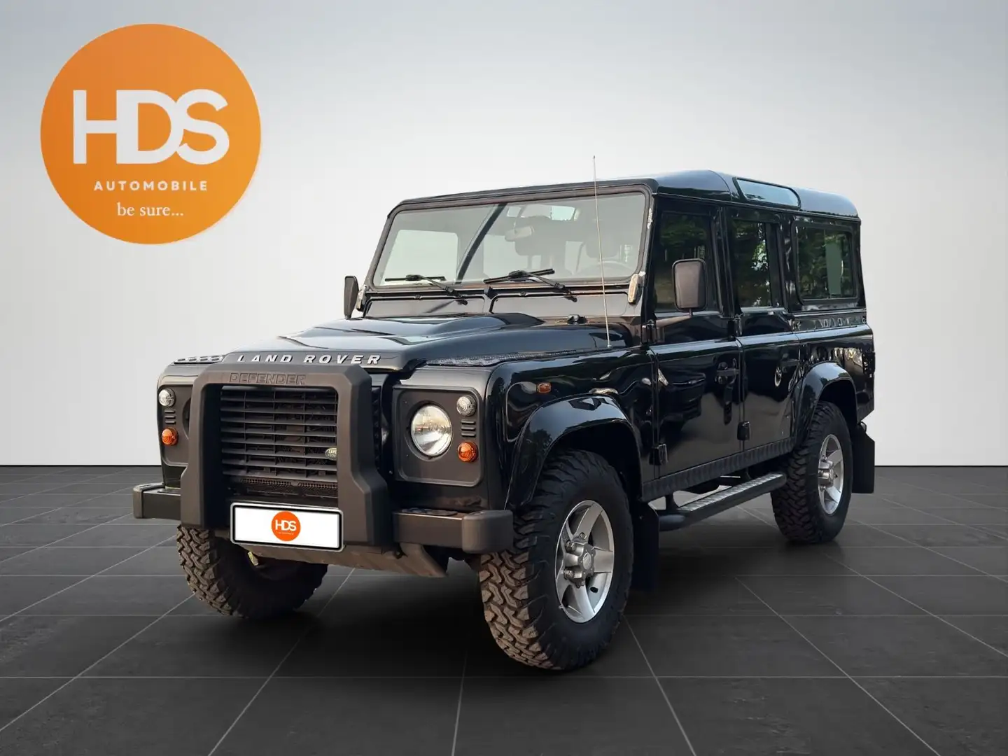Land Rover Defender 110 E Station Wagon crna - 1