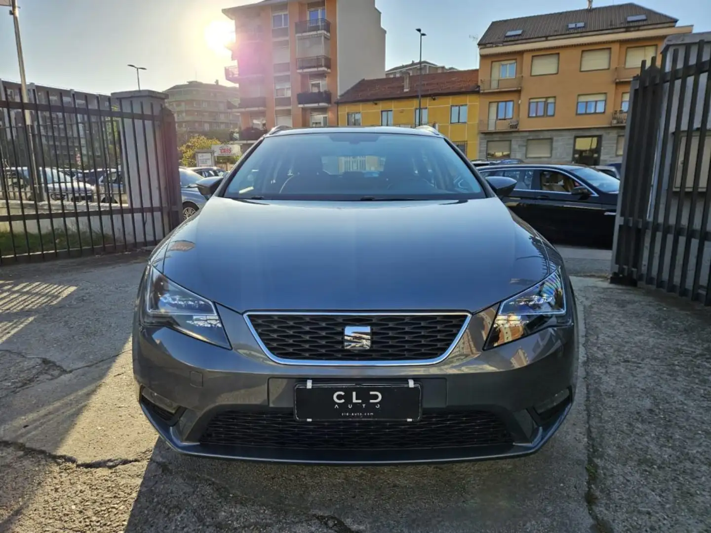 SEAT Leon 1.2 TSI 110 CV DSG ST Start/Stop Style Grigio - 2