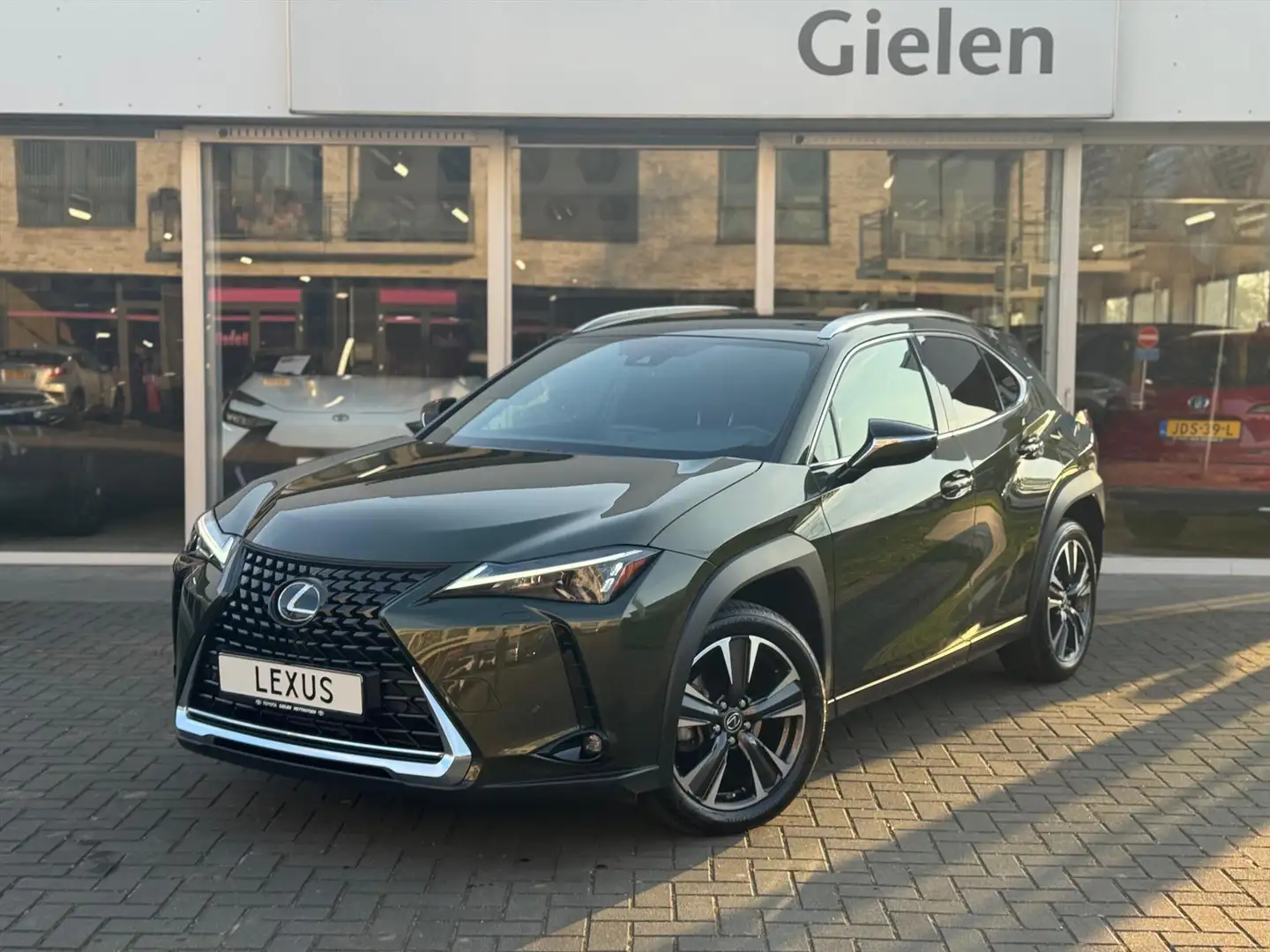 Lexus UX 250h Preference Line | Nieuwe multimedia, 18 inch, Dode Grün - 1