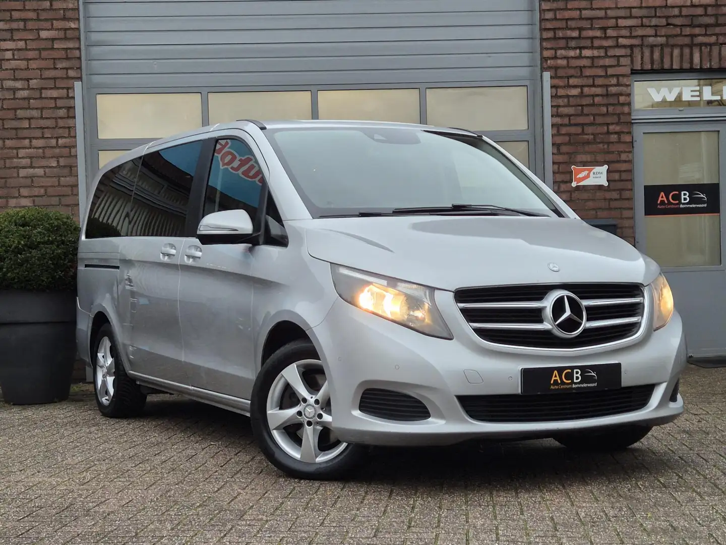 Mercedes-Benz V 250 250d 4-MATIC Lang, Euro 7 persoons, Automaat. Pers Zilver - 1