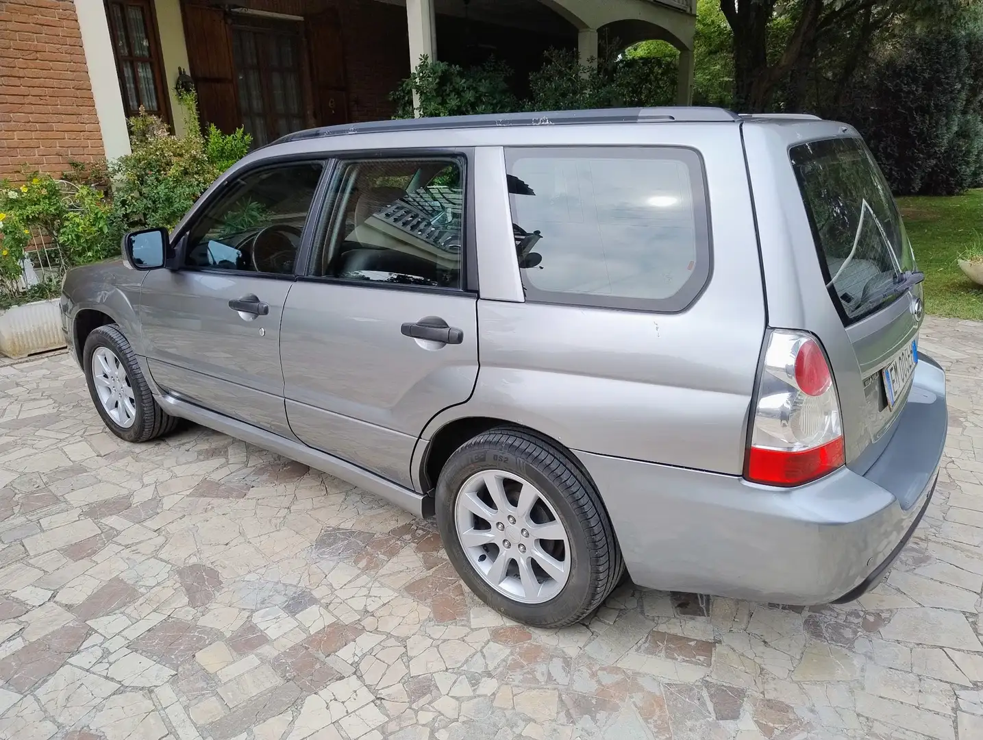 Subaru Forester 2.0 X 81 bi-fuel auto Grigio - 2