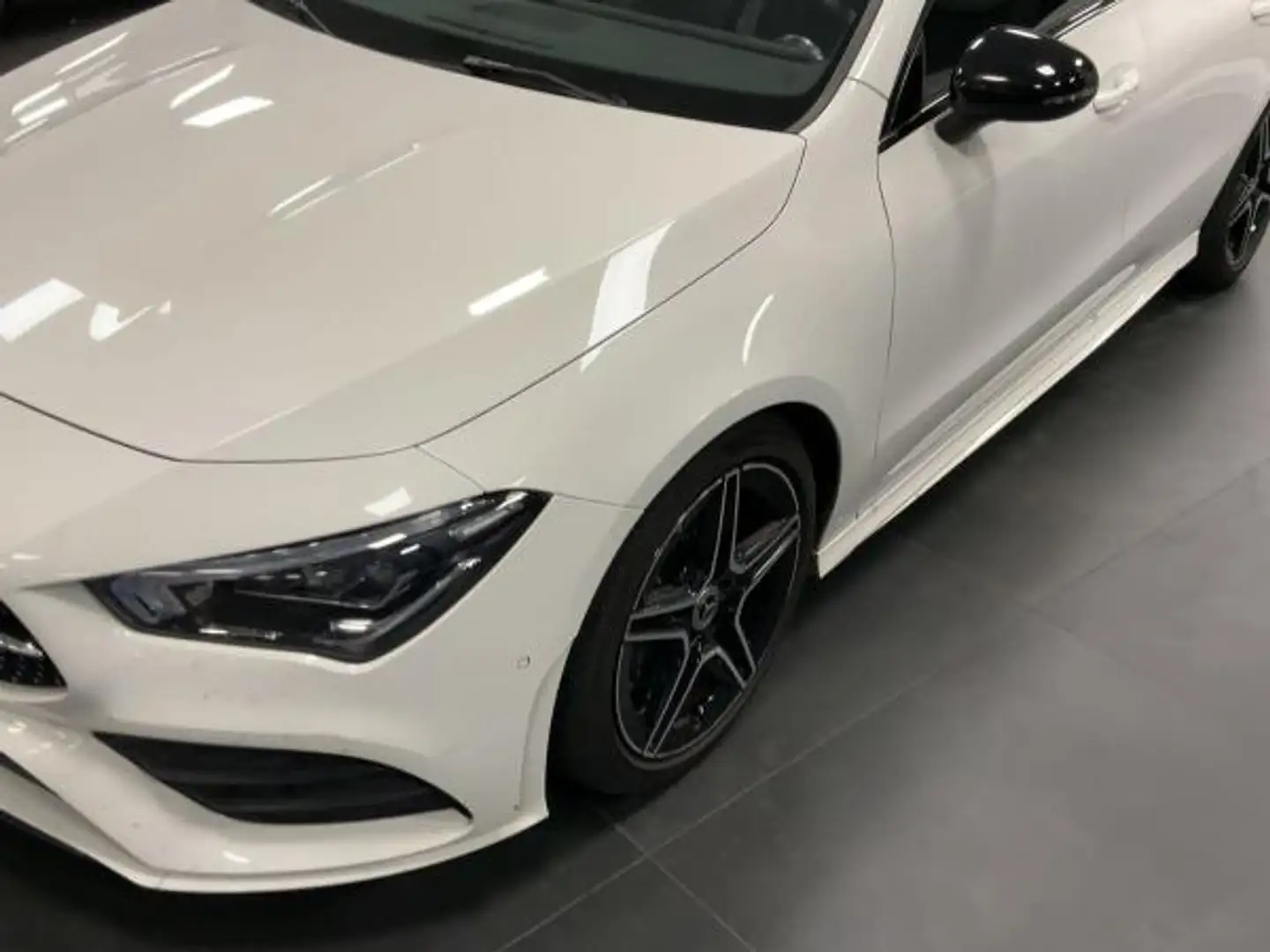 Mercedes-Benz CLA 200 200 d Premium AMG Night Auto Bianco - 2