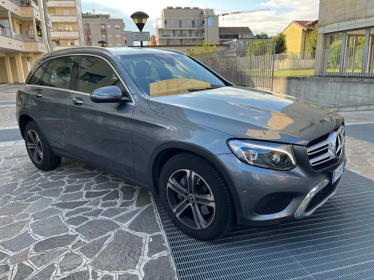 Mercedes-Benz GLC 220 Cdi 4matic Exclusive imm. 03/2019 Gris - 2