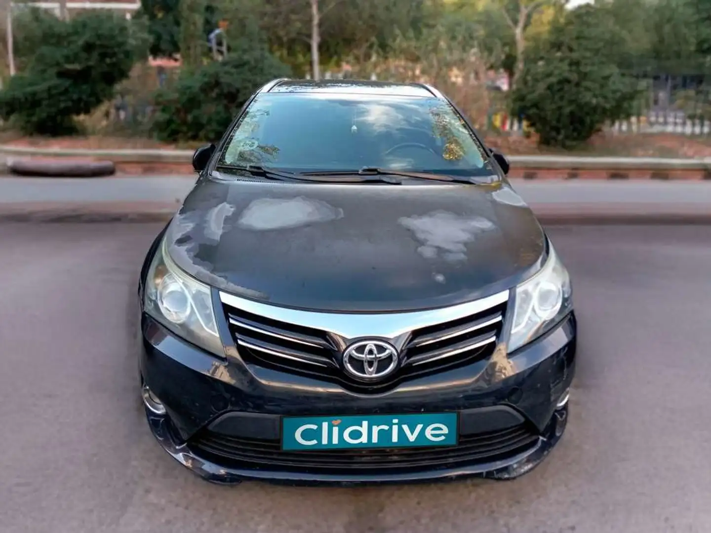 Toyota Avensis 120D Comfort Cross Sport Negro - 2