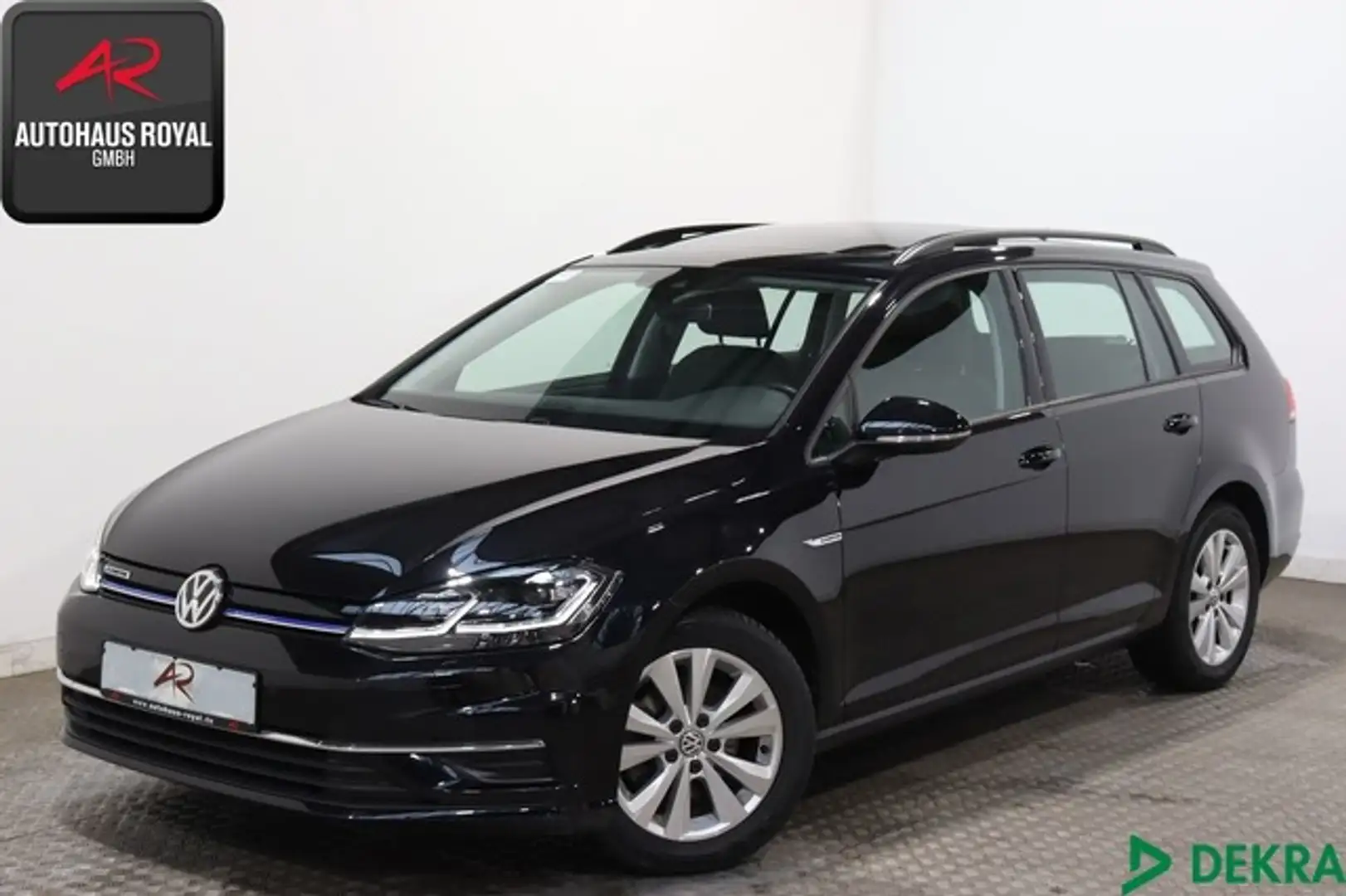 Volkswagen Golf VII 1.5 TGI STANDHEIZ,MASSAGE,PANO,KEYLESS Black - 1