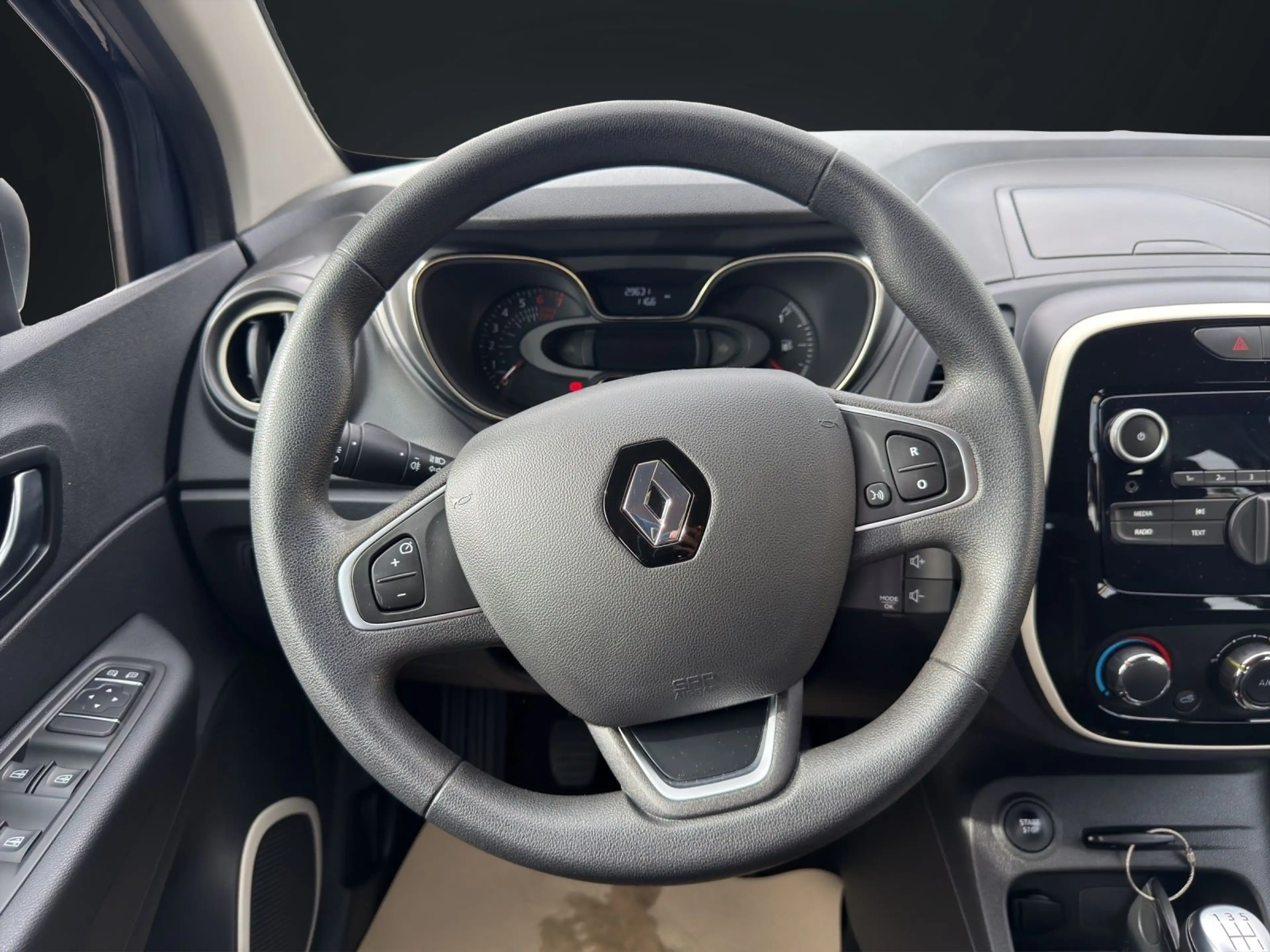 Renault Captur Life — photo 14