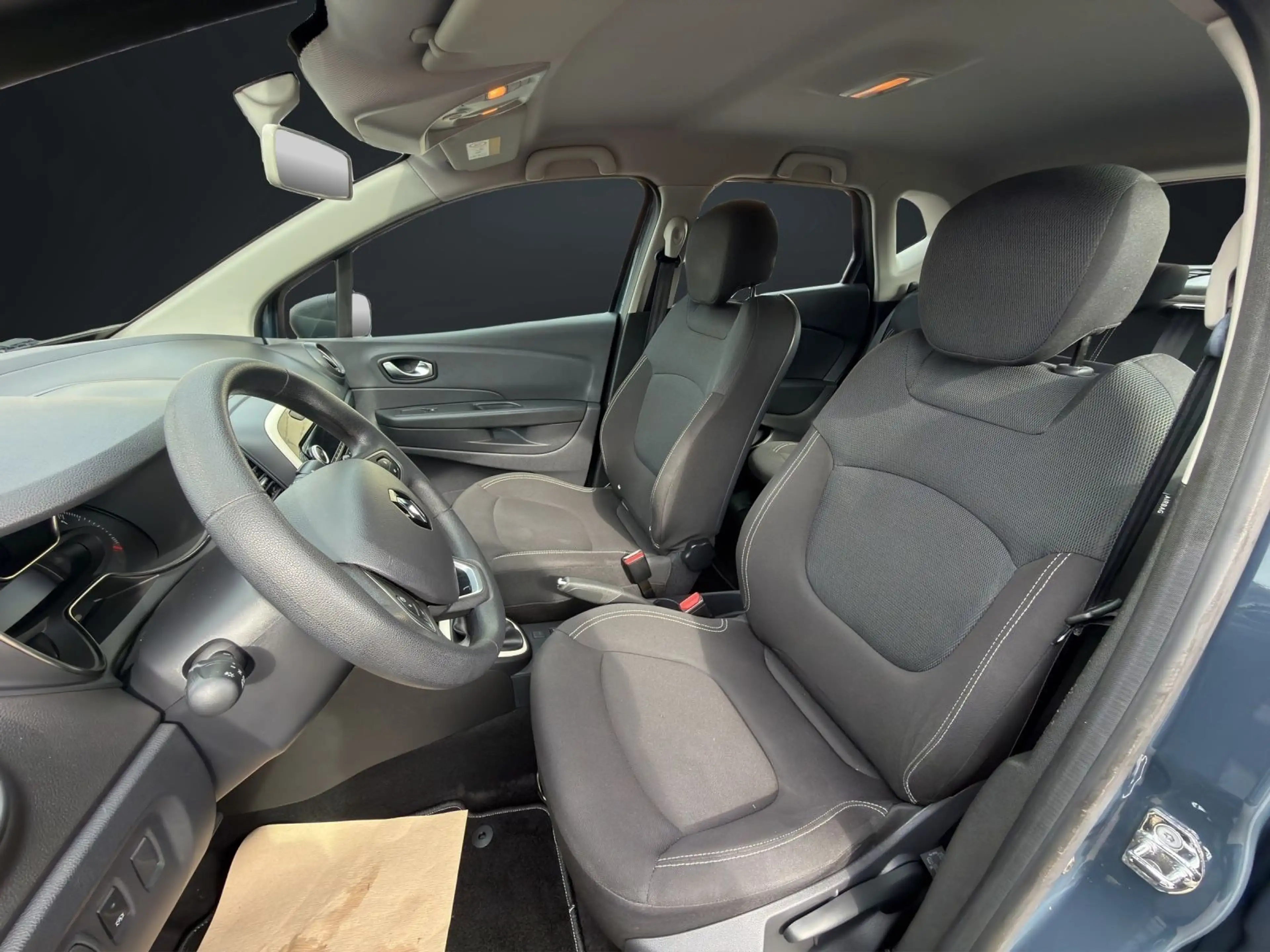 Renault Captur Life — photo 9