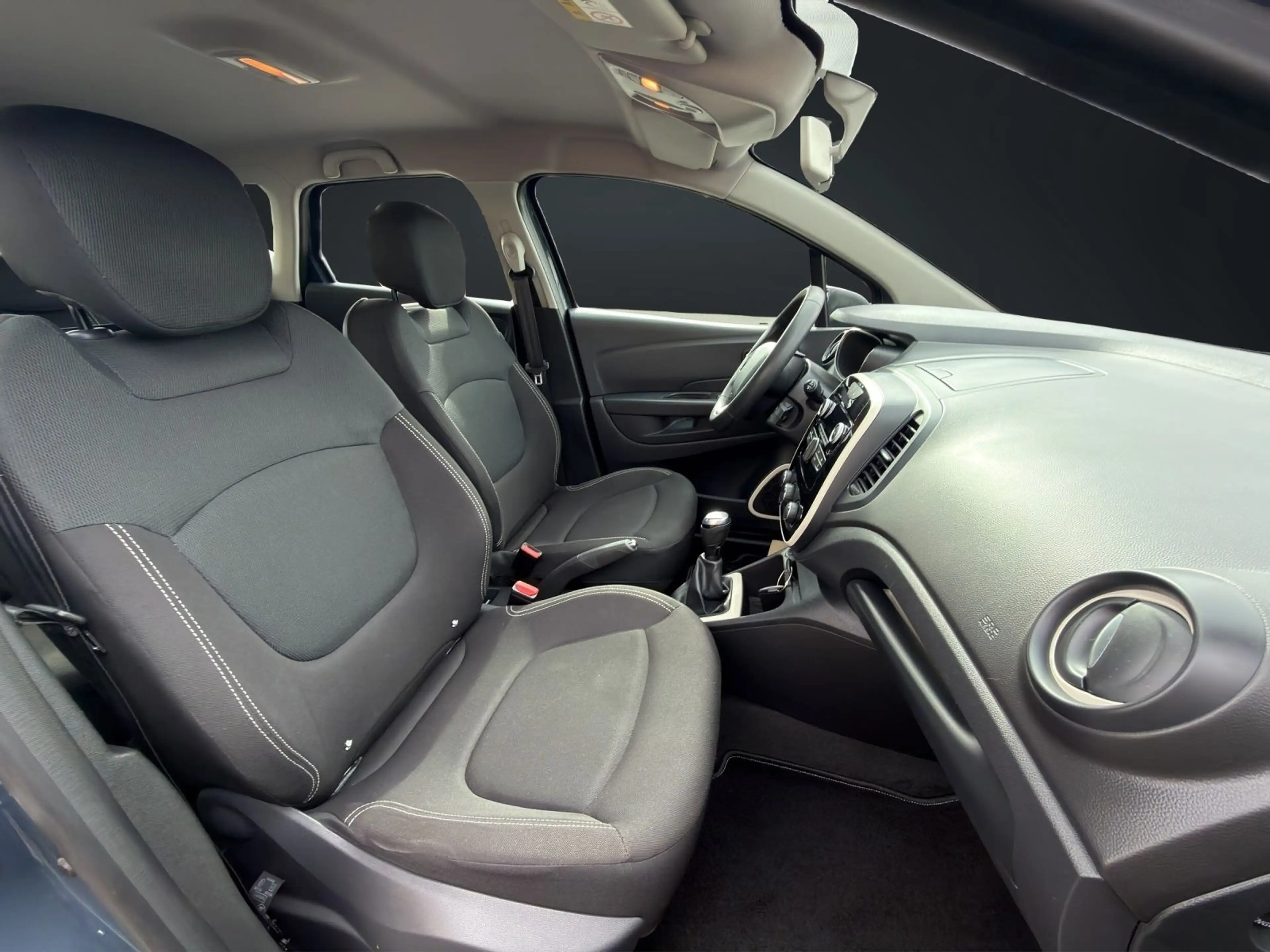 Renault Captur Life — photo 11