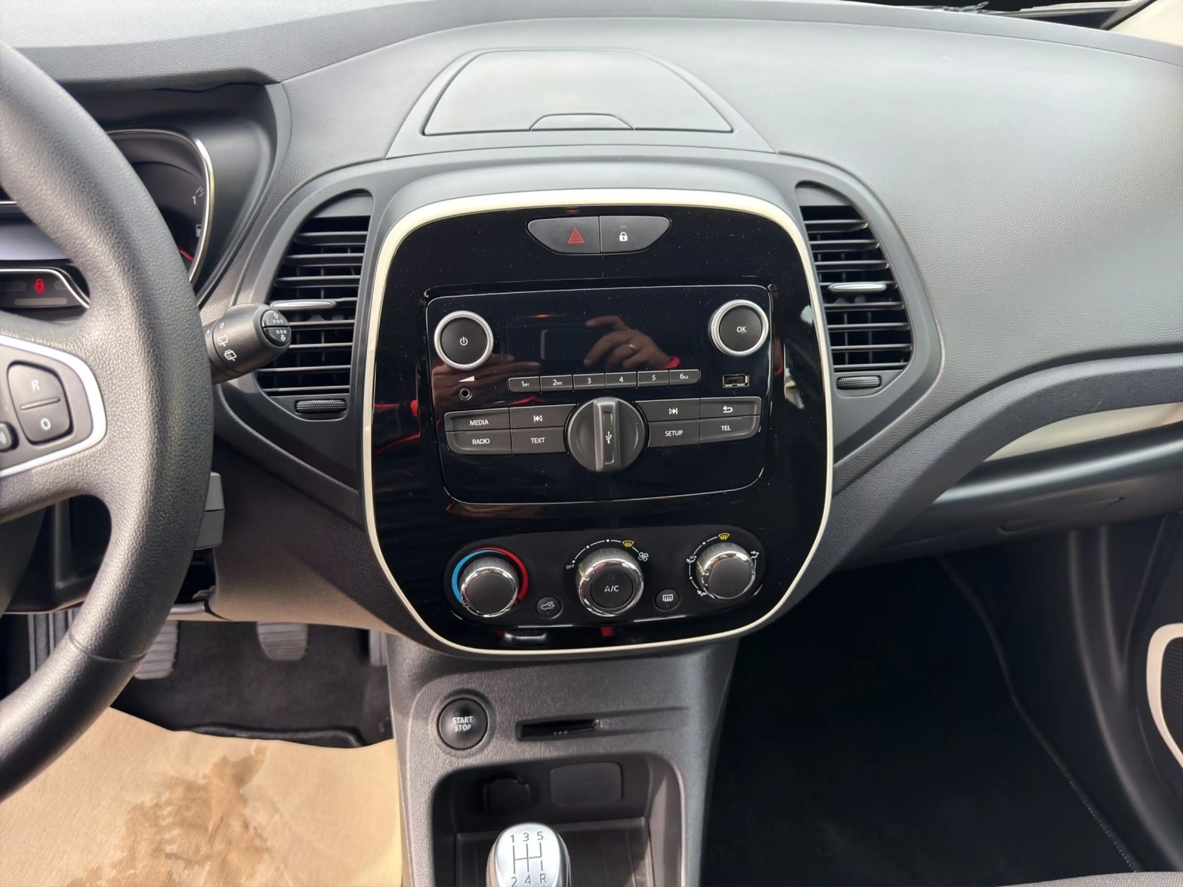 Renault Captur Life — photo 15