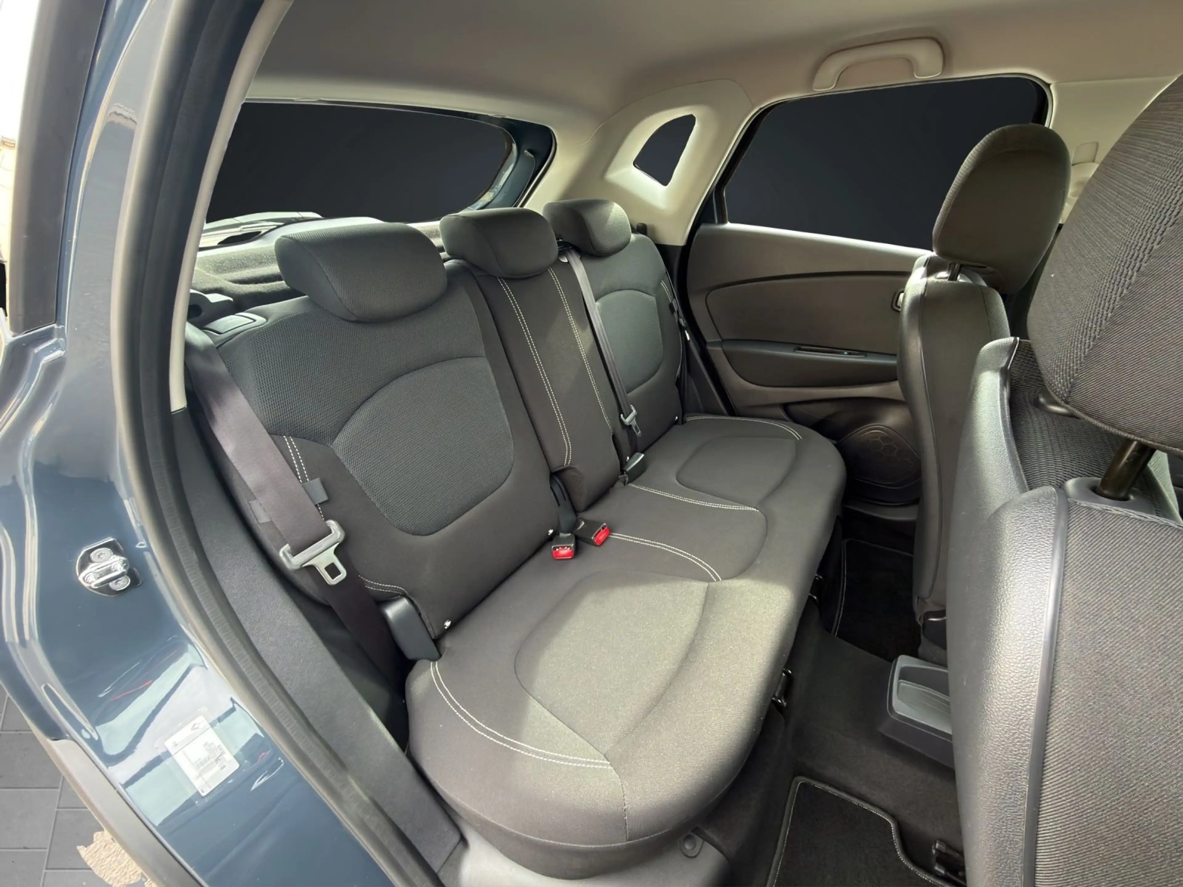 Renault Captur Life — photo 12