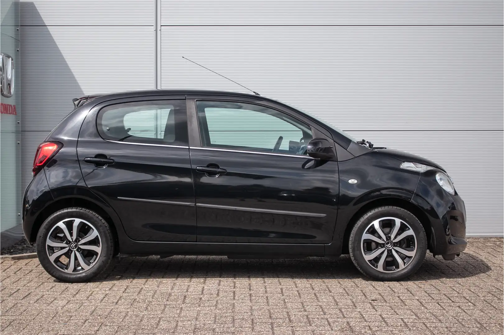 Citroen C1 1.0 e-VTi Shine Navi | Cam | Airco Zwart - 2