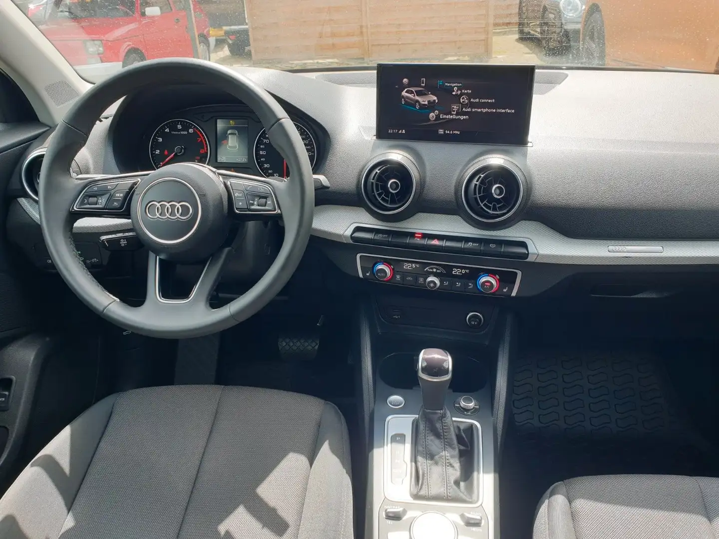 Audi Q2 35 TFSI S line*Kamera*Navi*LED*Automatik* Schwarz - 2