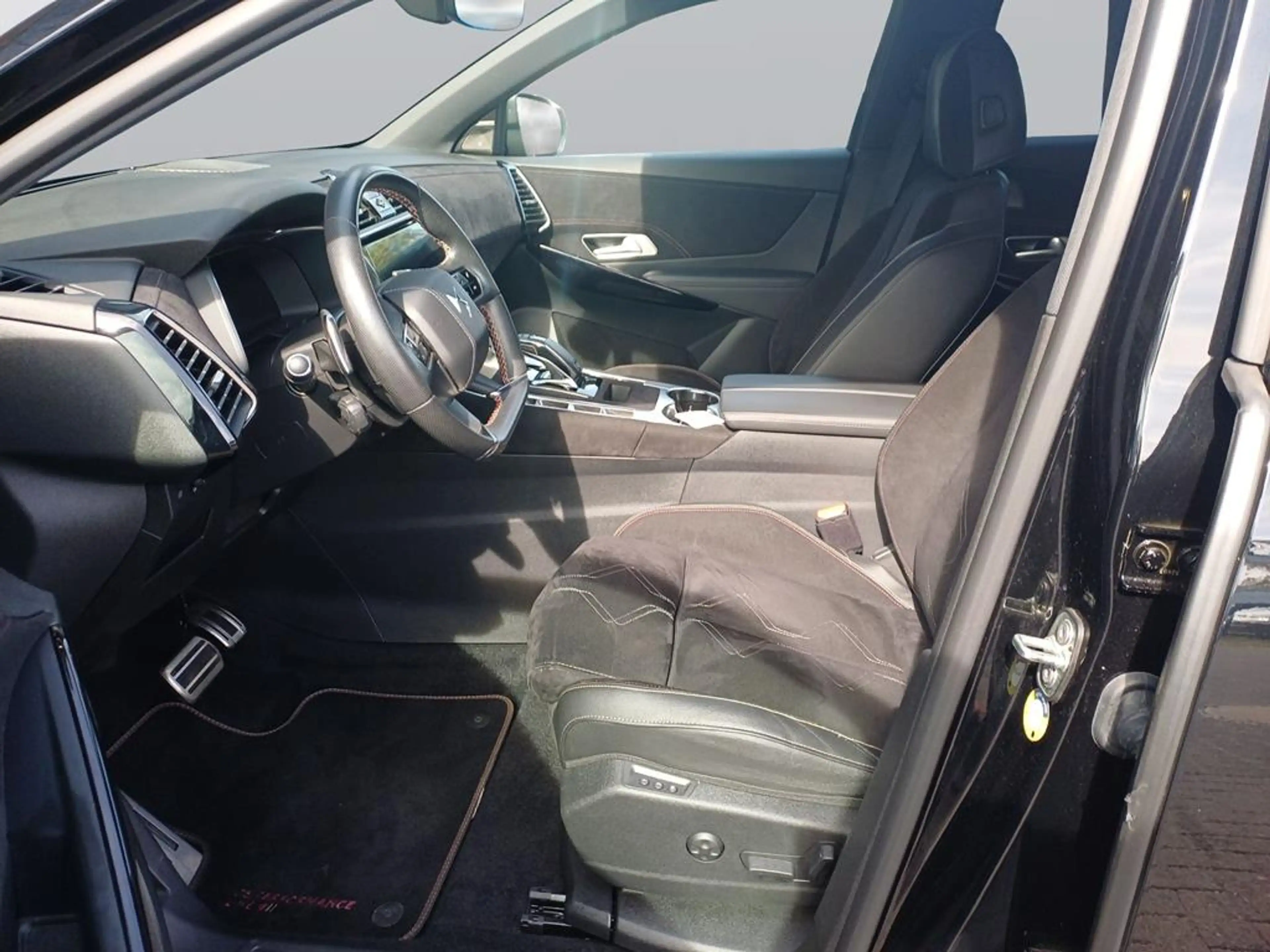 DS Automobiles DS 7 Performance Line + — photo 13