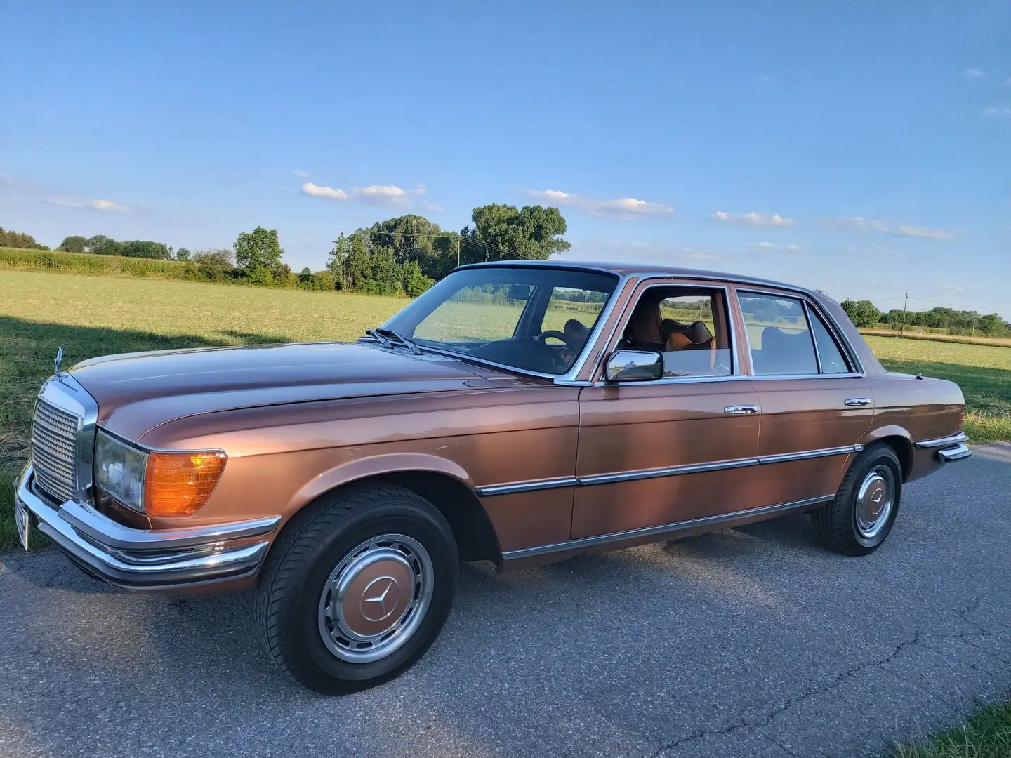 Oldtimer Mercedes Benz 280SE(116) Byzanzgold-Vollausstattung-Note 2 Goud - 1