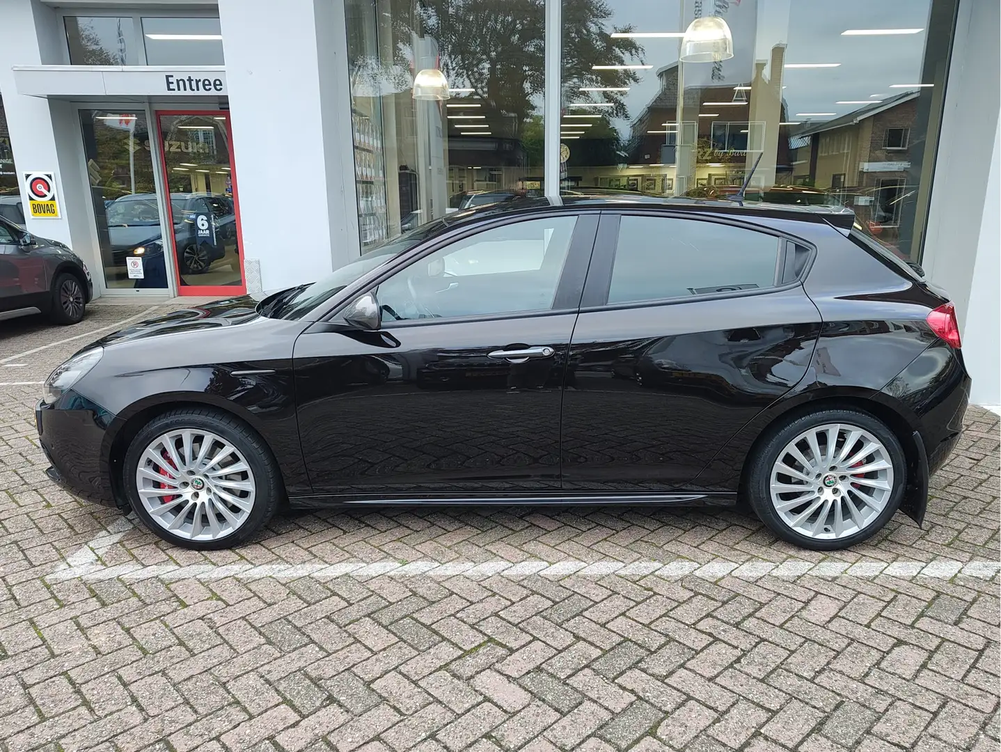 Alfa Romeo Giulietta 1.4 TURBO MULTIAIR SUPER SPORTIVO AUT. NAP | Navi Zwart - 2