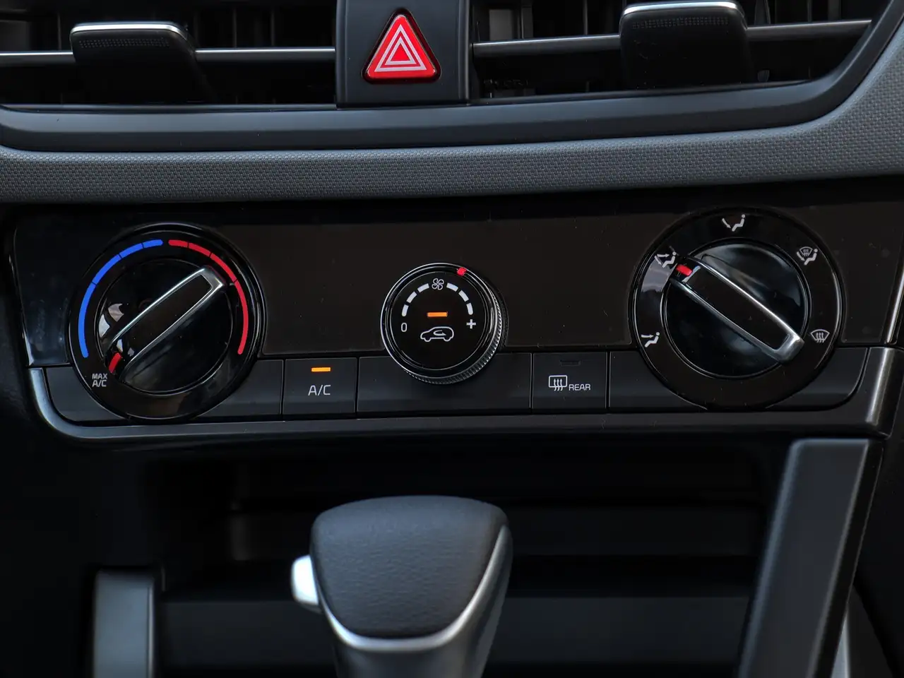 Kia Seltos снимка Kia Seltos