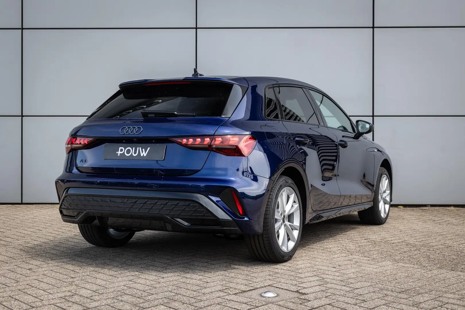 Audi A3 Sportback 40 TFSI e 204pk S Edition | Achteruitrij Blauw - 2