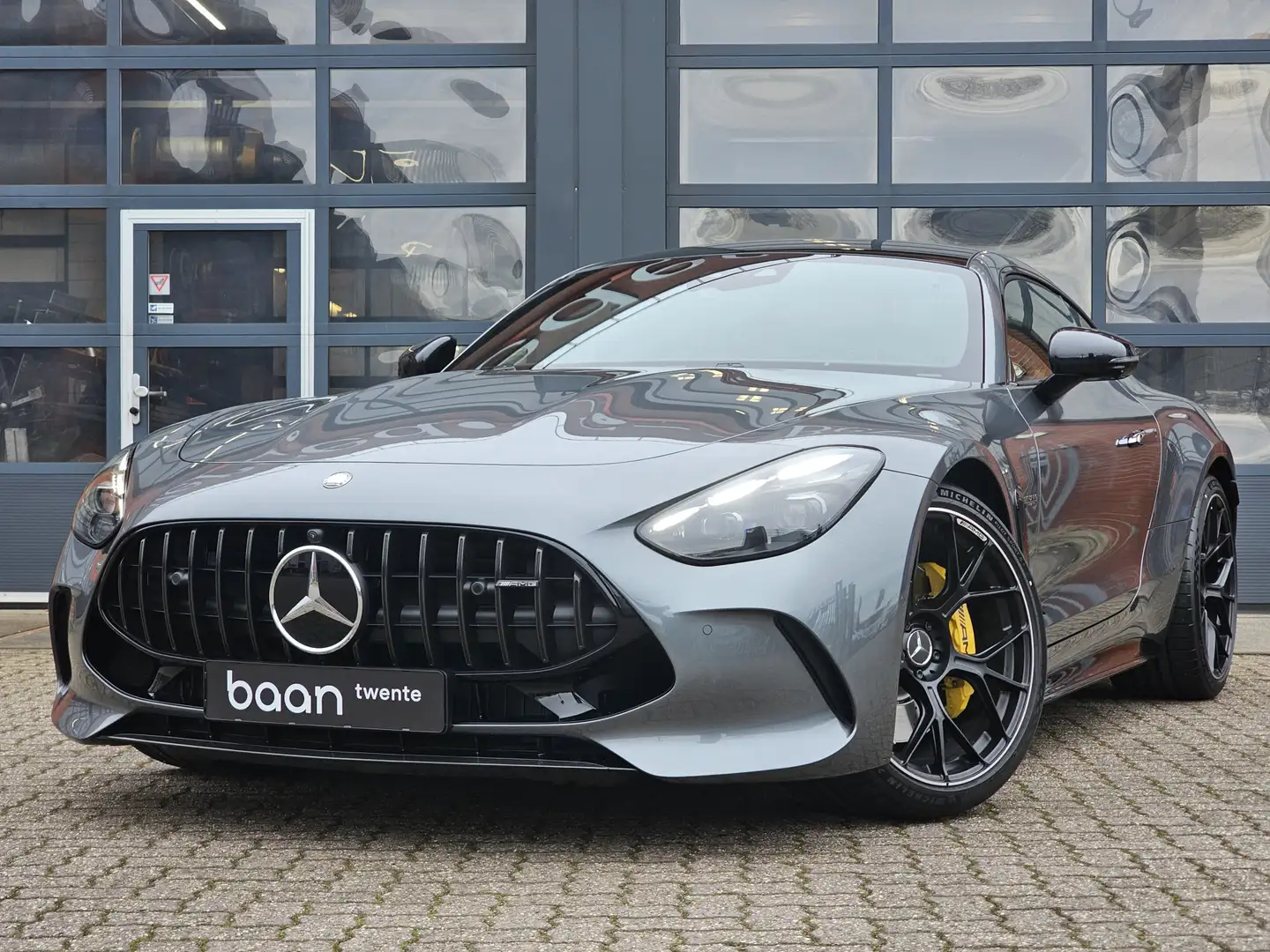 Mercedes-Benz AMG GT 63 4-Matic+ Premium Plus | Rij-assistentiepakket p Grijs - 2