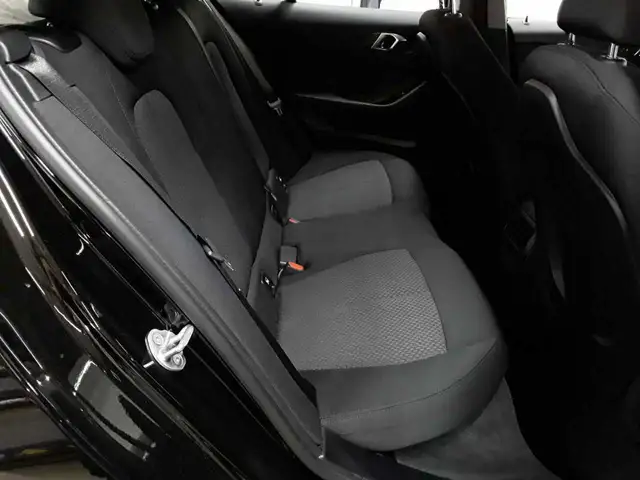 BMW 1 Series view 14