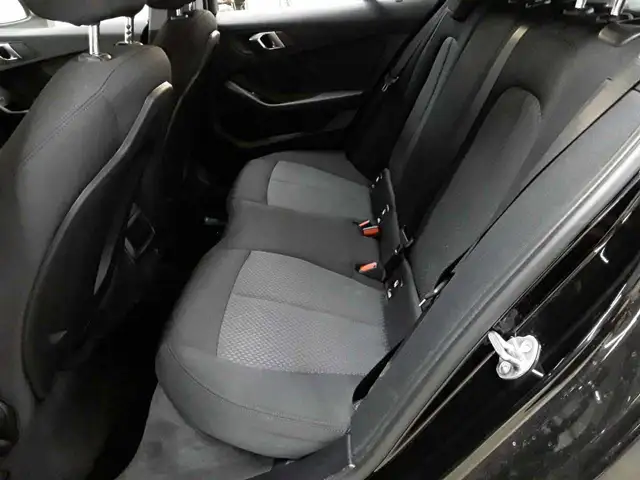 BMW 1 Series view 13