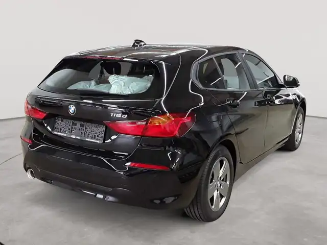 BMW 1 Series view 4