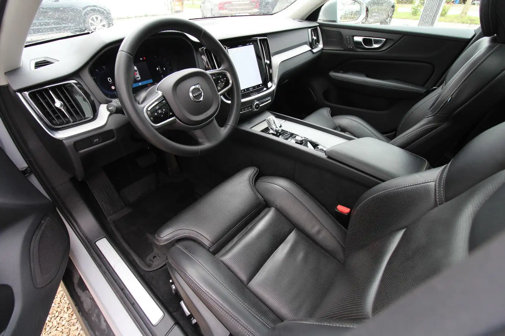 Volvo V60 Cross Country Plus B5 AWD~Pano~Kamera~Sitzlu Grau - 2