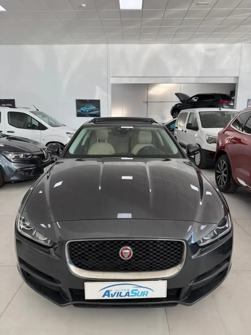 Jaguar XE 2.0 Diesel Prestige Aut. 180 Gris - 2