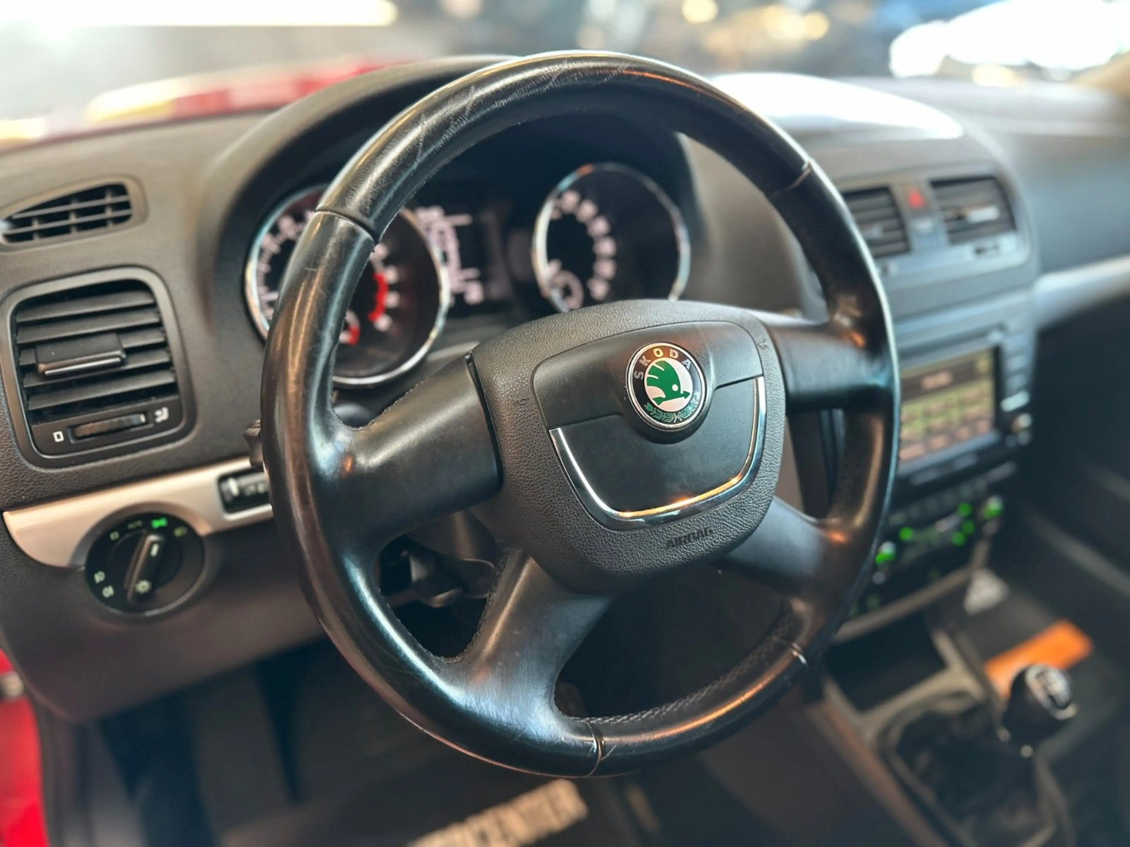 Skoda Yeti Ambition *SportSitze*TEMPO*PDC*2-Zonen* — photo 12