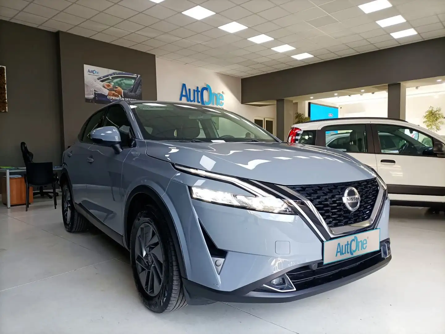 Nissan Qashqai 1.3 mhev Acenta 2wd 140cv Gris - 1