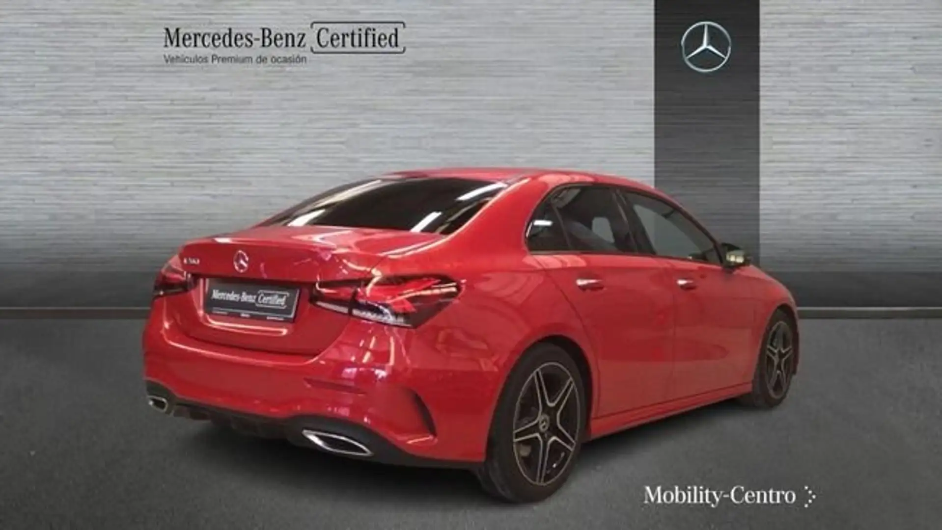 Mercedes-Benz A 200 Sedán Rojo - 2