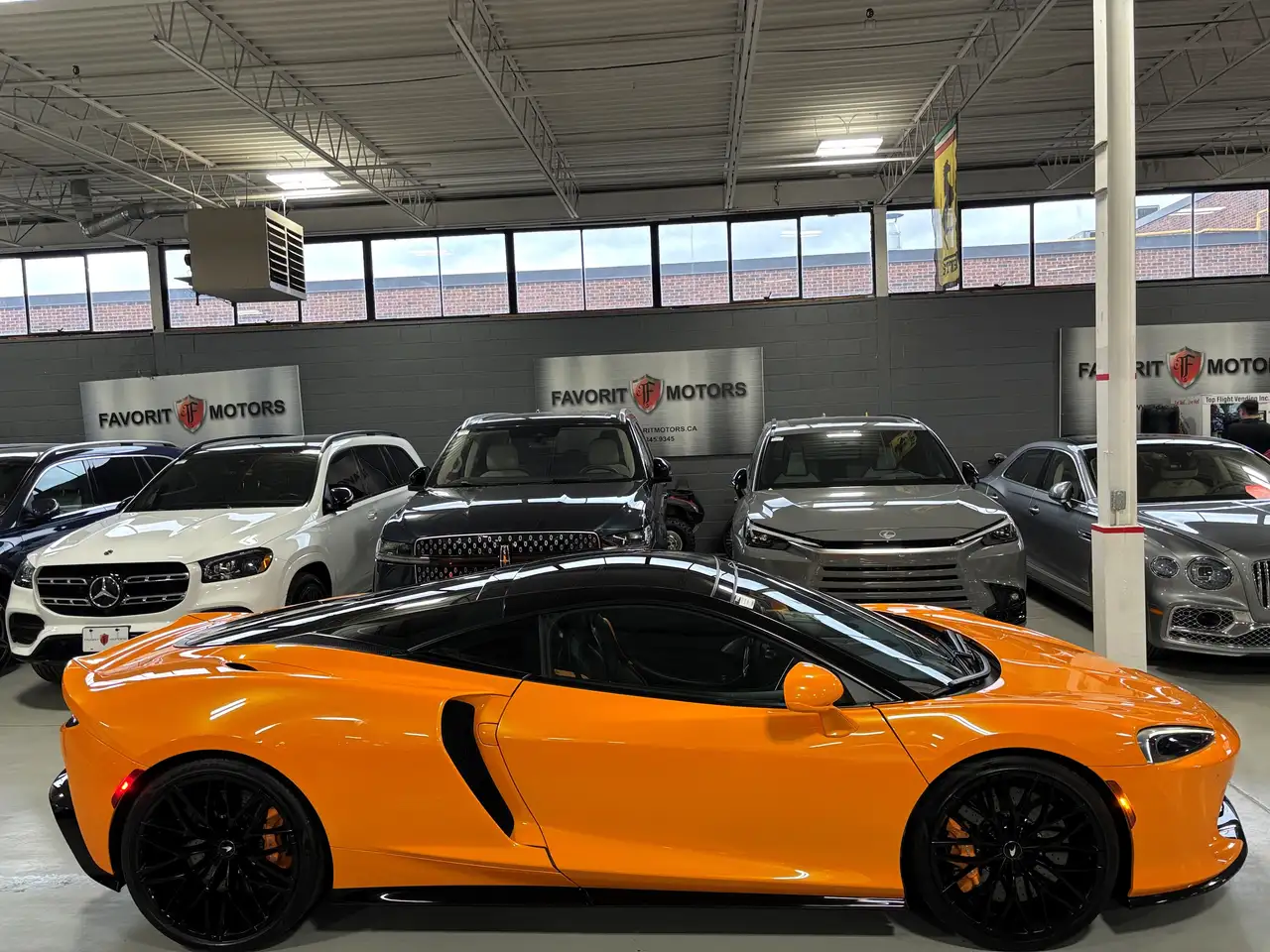 McLaren GT снимка McLaren GT