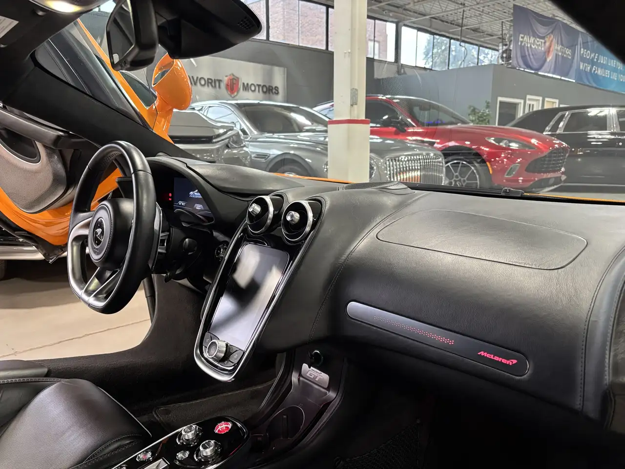 McLaren GT снимка McLaren GT