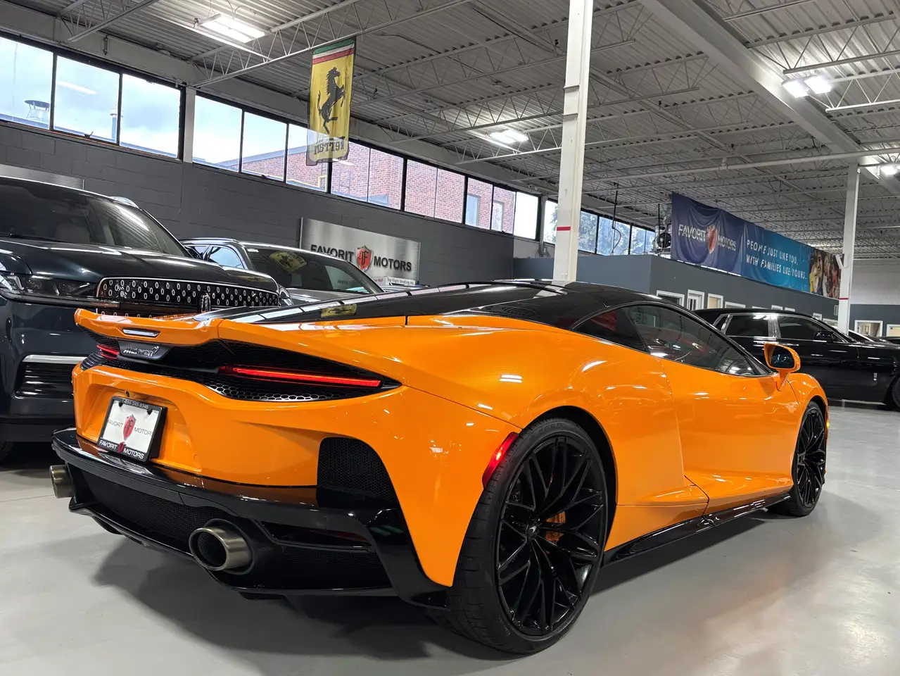 McLaren GT снимка McLaren GT