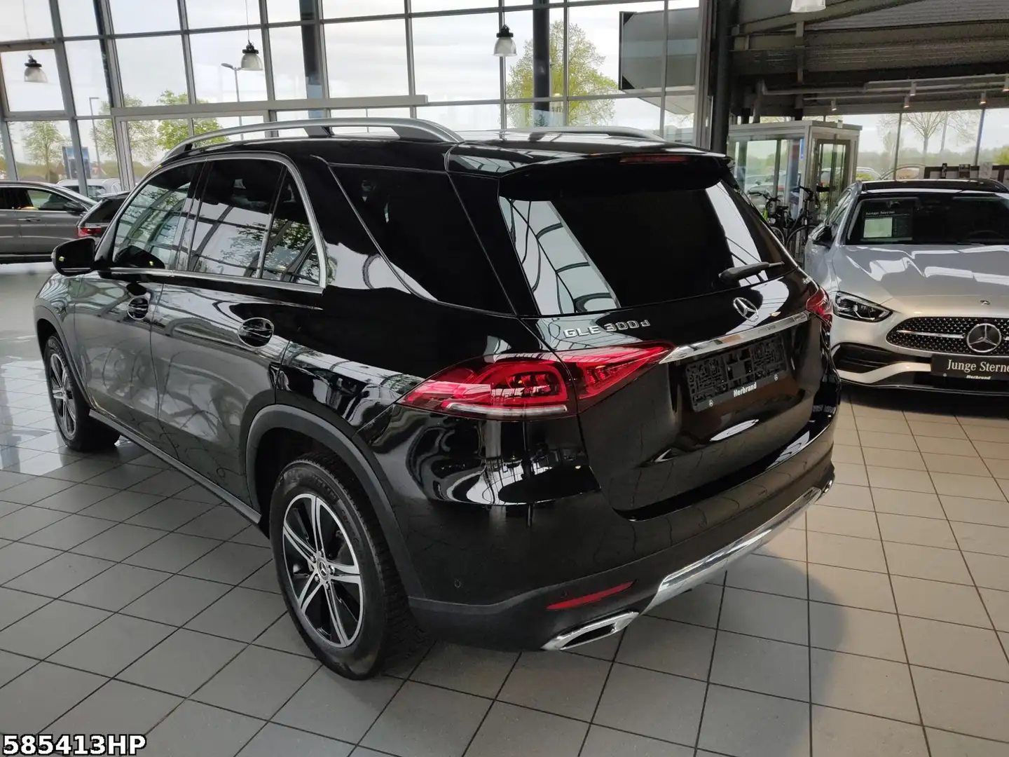 Mercedes-Benz GLE 300 d 4M  Multibeam Panorama. Ambiente. AHK. Schwarz - 2