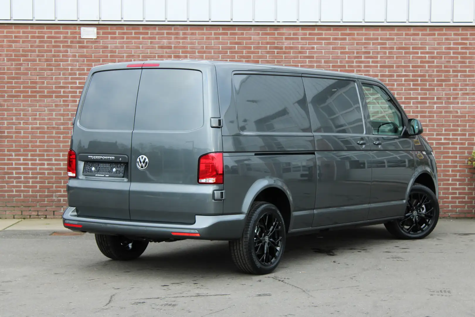 Volkswagen Transporter 2.0 TDI 150PK L2H1 |LED|CRUISE|MULTI.STUUR|APP.CON Grau - 2