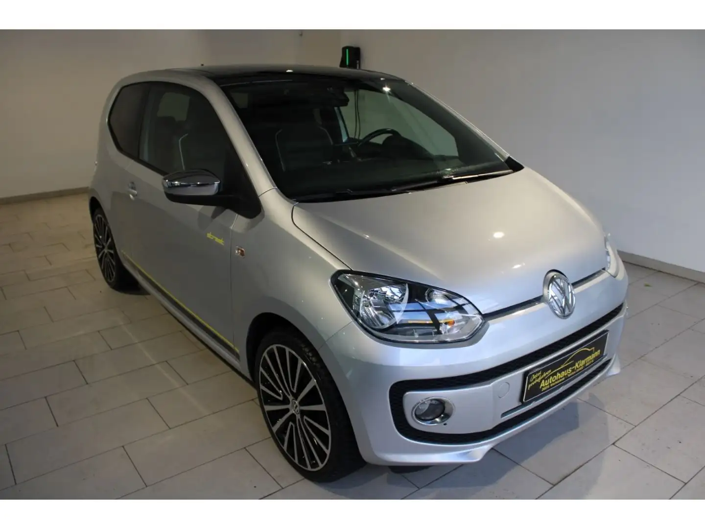 Volkswagen up! street 1.0 Sportpaket El. Panodach Navi Soun Silber - 2