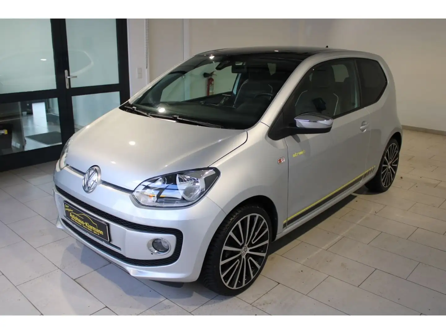 Volkswagen up! street 1.0 Sportpaket El. Panodach Navi Soun Silber - 1