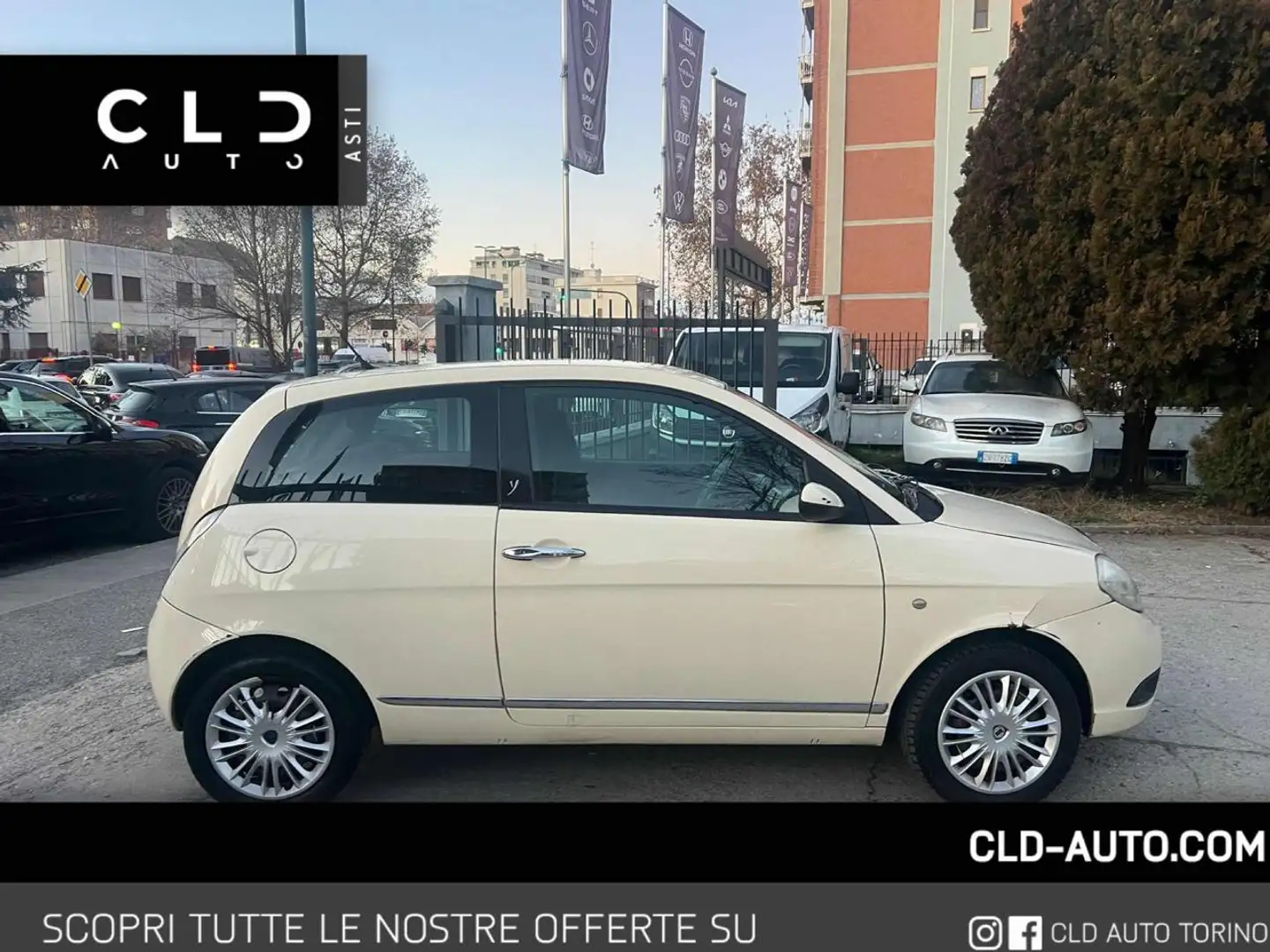 Lancia Ypsilon 1.2 Argento Бежевий - 1