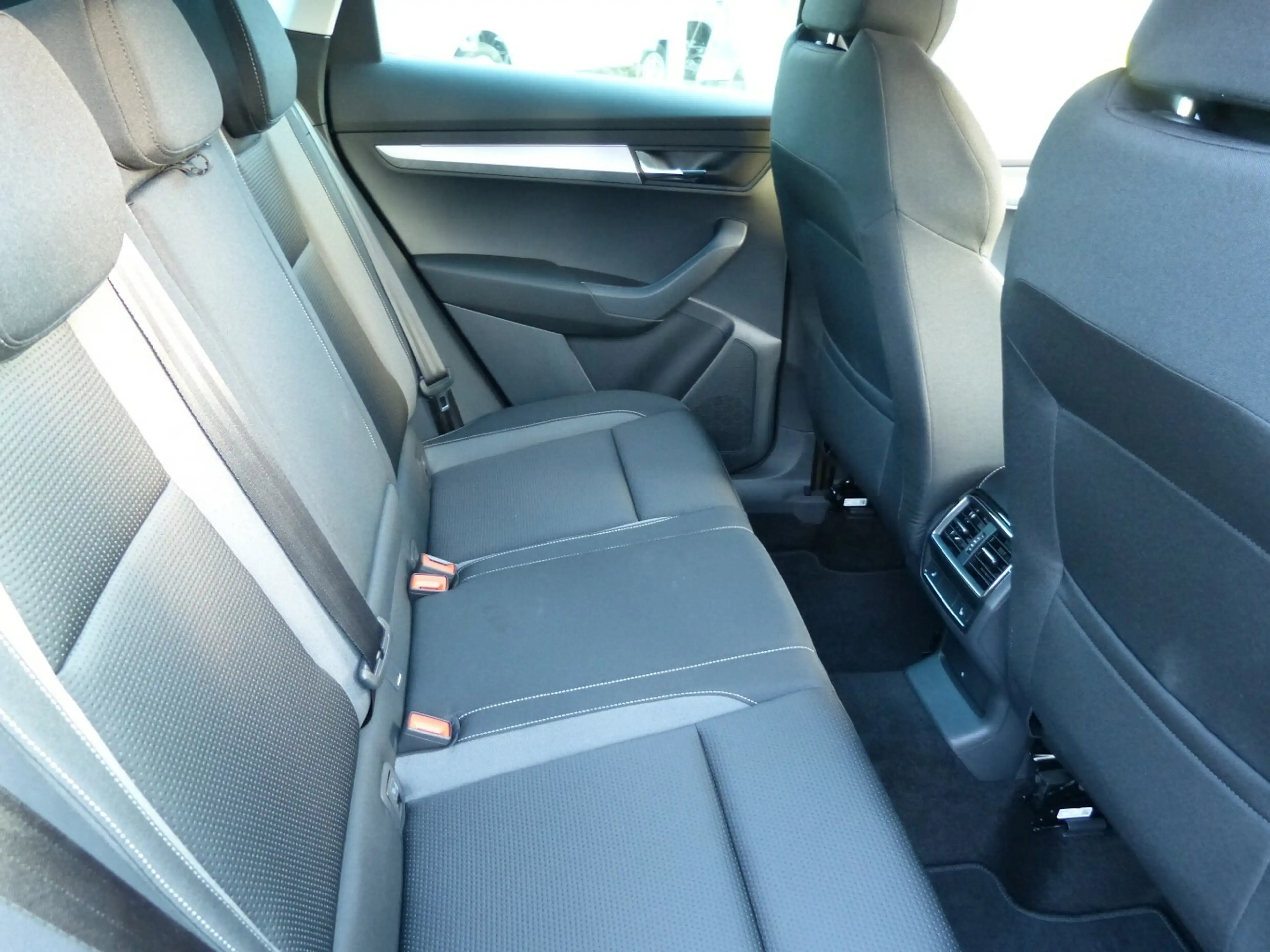 Skoda Karoq Tour 1.5 TSI [NUR 13.500 KM/WIE NEU!] — photo 13