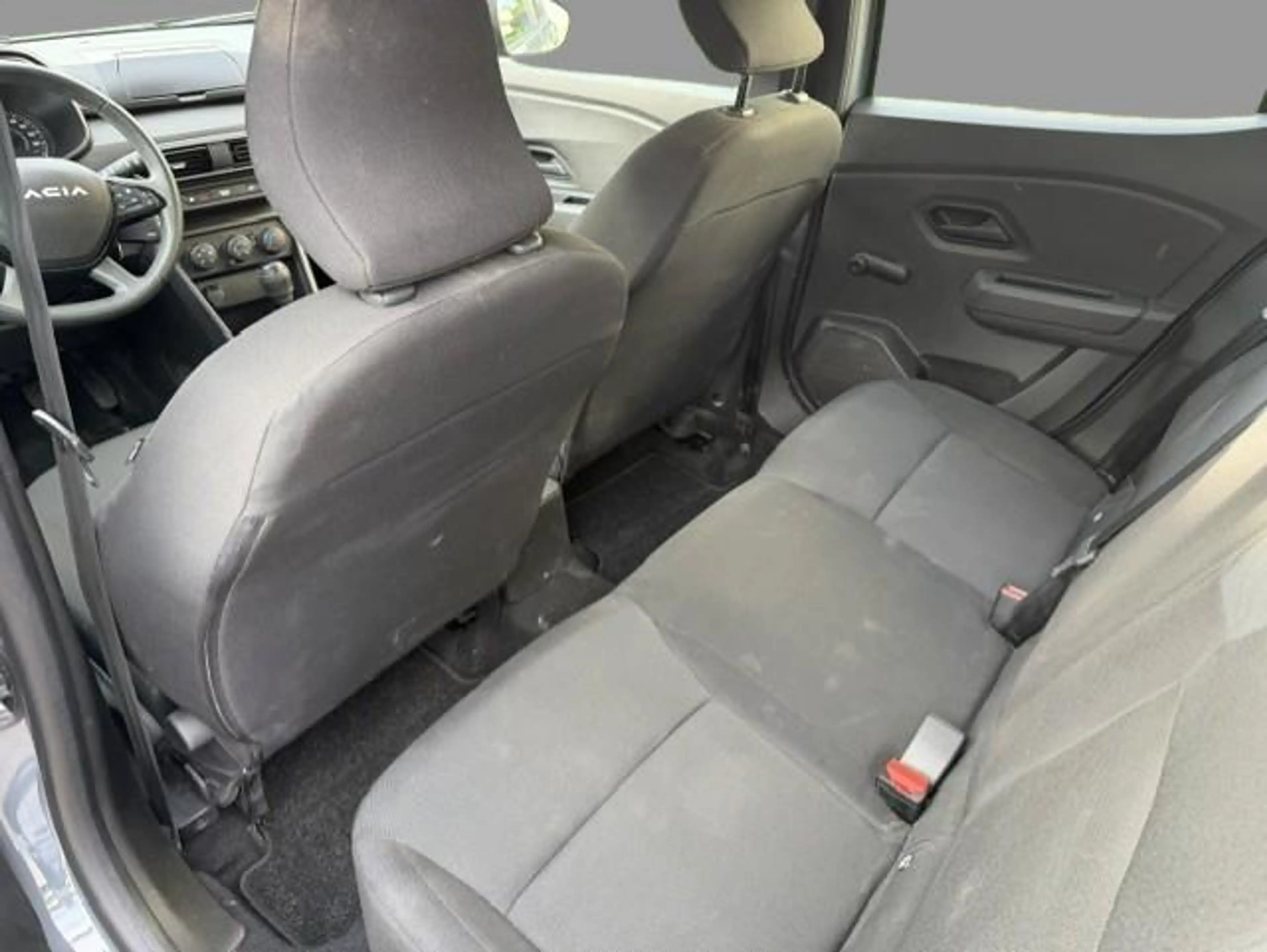 Dacia Sandero SCe 65 Essential — photo 9
